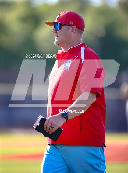 Thumbnail 3 in Grand Oaks vs Oak Ridge (Battle of the Oaks) photogallery.