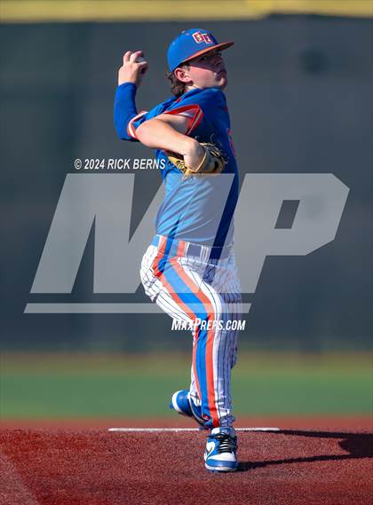 Thumbnail 3 in Grand Oaks vs Oak Ridge (Battle of the Oaks) photogallery.