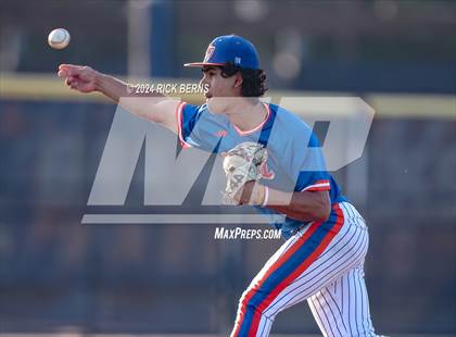 Thumbnail 3 in Grand Oaks vs Oak Ridge (Battle of the Oaks) photogallery.