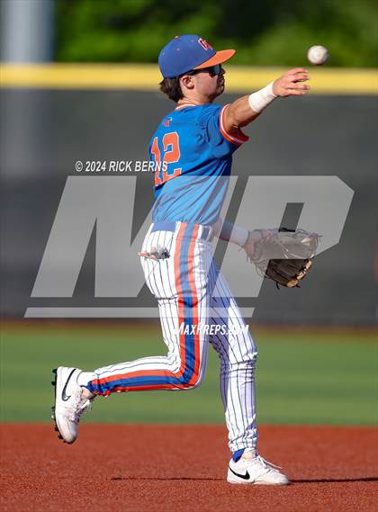 Thumbnail 1 in Grand Oaks vs Oak Ridge (Battle of the Oaks) photogallery.