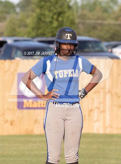 Thumbnail 1 in DeSoto Central vs. Tupelo photogallery.