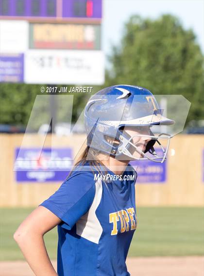 Thumbnail 3 in DeSoto Central vs. Tupelo photogallery.