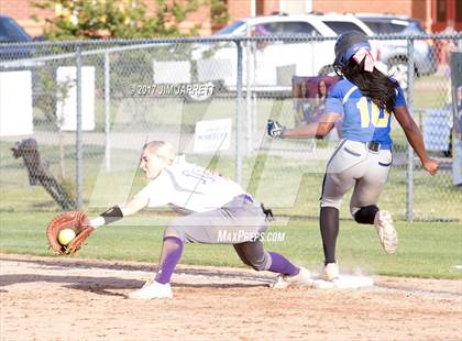 Thumbnail 3 in DeSoto Central vs. Tupelo photogallery.