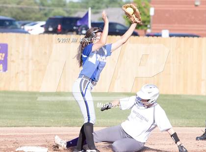 Thumbnail 3 in DeSoto Central vs. Tupelo photogallery.