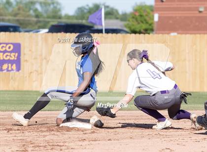 Thumbnail 1 in DeSoto Central vs. Tupelo photogallery.