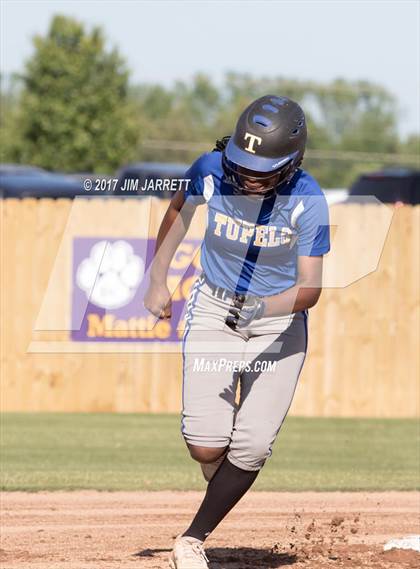 Thumbnail 2 in DeSoto Central vs. Tupelo photogallery.