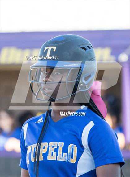 Thumbnail 1 in DeSoto Central vs. Tupelo photogallery.