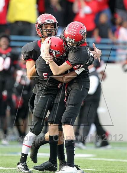 Thumbnail 2 in Cedar Hill vs. Westlake (UIL 5A Division 2 Semifinal Playoff) photogallery.