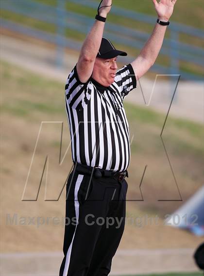 Thumbnail 3 in Cedar Hill vs. Westlake (UIL 5A Division 2 Semifinal Playoff) photogallery.