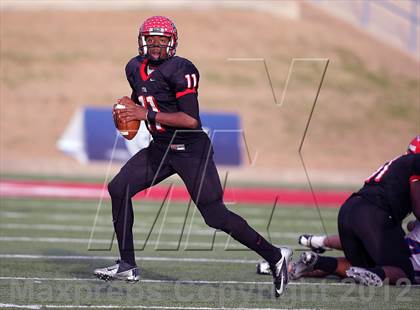 Thumbnail 1 in Cedar Hill vs. Westlake (UIL 5A Division 2 Semifinal Playoff) photogallery.