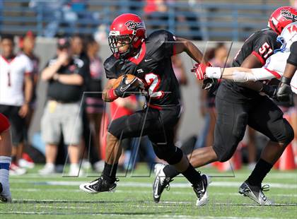 Thumbnail 1 in Cedar Hill vs. Westlake (UIL 5A Division 2 Semifinal Playoff) photogallery.
