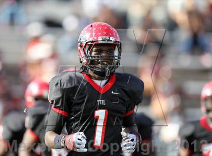Thumbnail 2 in Cedar Hill vs. Westlake (UIL 5A Division 2 Semifinal Playoff) photogallery.