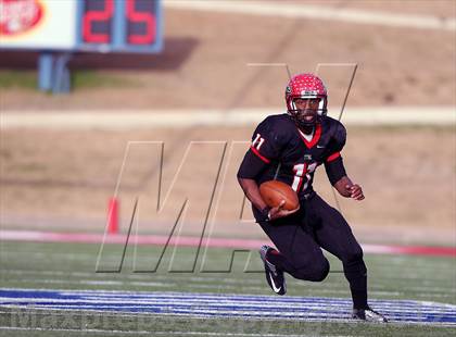 Thumbnail 2 in Cedar Hill vs. Westlake (UIL 5A Division 2 Semifinal Playoff) photogallery.