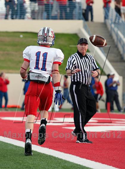 Thumbnail 1 in Cedar Hill vs. Westlake (UIL 5A Division 2 Semifinal Playoff) photogallery.