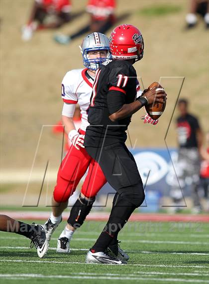 Thumbnail 1 in Cedar Hill vs. Westlake (UIL 5A Division 2 Semifinal Playoff) photogallery.