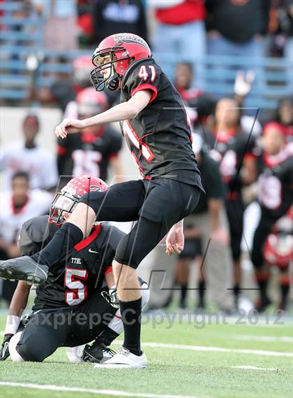 Thumbnail 2 in Cedar Hill vs. Westlake (UIL 5A Division 2 Semifinal Playoff) photogallery.