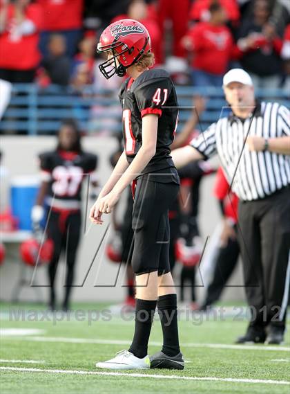 Thumbnail 1 in Cedar Hill vs. Westlake (UIL 5A Division 2 Semifinal Playoff) photogallery.