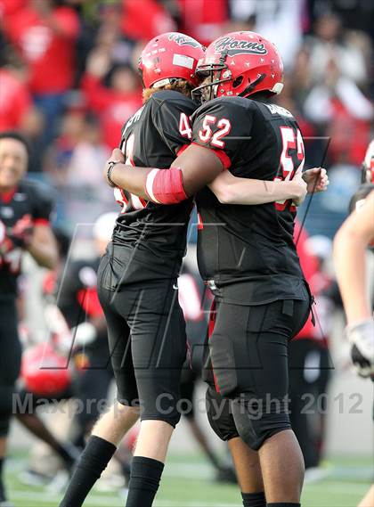 Thumbnail 1 in Cedar Hill vs. Westlake (UIL 5A Division 2 Semifinal Playoff) photogallery.