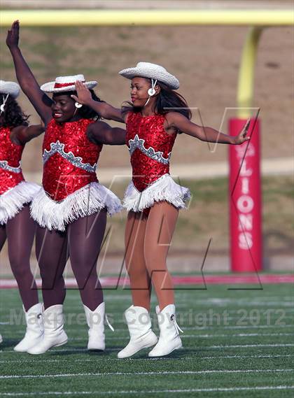 Thumbnail 2 in Cedar Hill vs. Westlake (UIL 5A Division 2 Semifinal Playoff) photogallery.