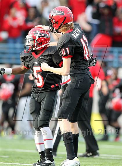 Thumbnail 3 in Cedar Hill vs. Westlake (UIL 5A Division 2 Semifinal Playoff) photogallery.