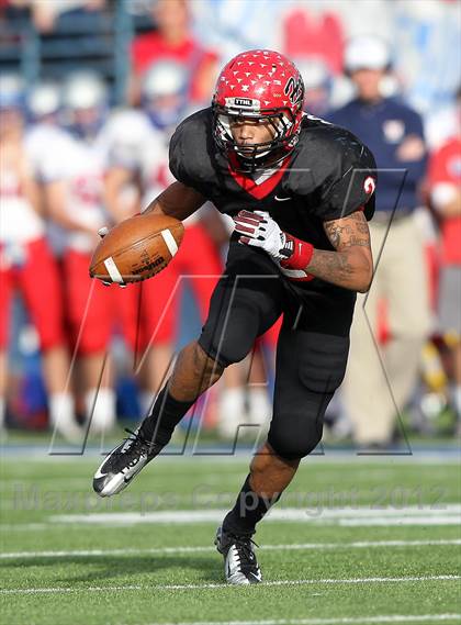 Thumbnail 2 in Cedar Hill vs. Westlake (UIL 5A Division 2 Semifinal Playoff) photogallery.