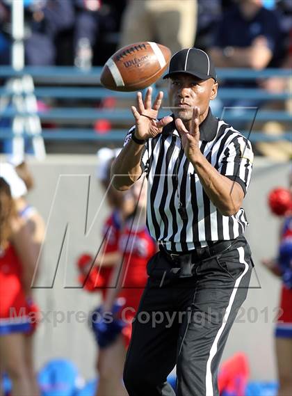 Thumbnail 3 in Cedar Hill vs. Westlake (UIL 5A Division 2 Semifinal Playoff) photogallery.
