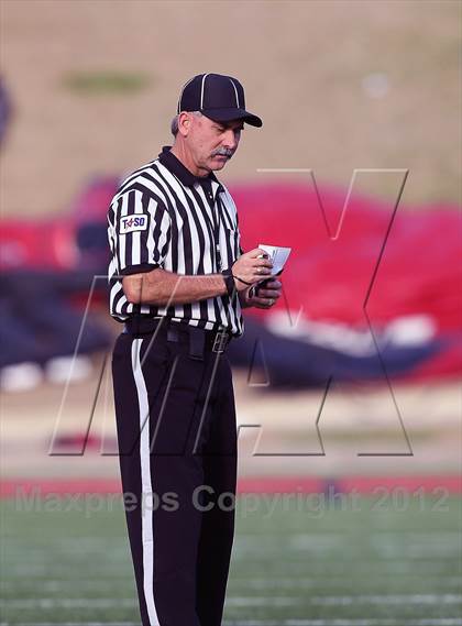 Thumbnail 2 in Cedar Hill vs. Westlake (UIL 5A Division 2 Semifinal Playoff) photogallery.
