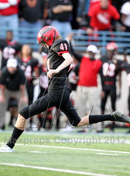 Thumbnail 2 in Cedar Hill vs. Westlake (UIL 5A Division 2 Semifinal Playoff) photogallery.