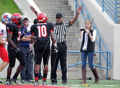Thumbnail 1 in Cedar Hill vs. Westlake (UIL 5A Division 2 Semifinal Playoff) photogallery.
