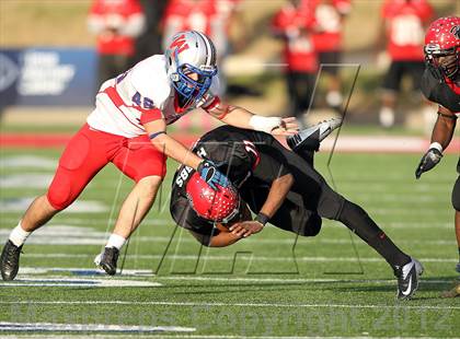 Thumbnail 2 in Cedar Hill vs. Westlake (UIL 5A Division 2 Semifinal Playoff) photogallery.
