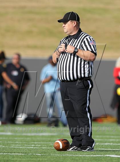 Thumbnail 1 in Cedar Hill vs. Westlake (UIL 5A Division 2 Semifinal Playoff) photogallery.
