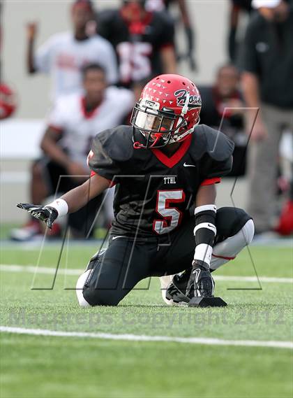 Thumbnail 2 in Cedar Hill vs. Westlake (UIL 5A Division 2 Semifinal Playoff) photogallery.