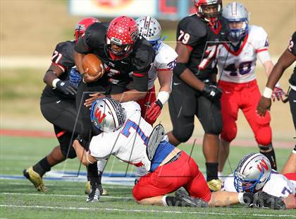 Thumbnail 1 in Cedar Hill vs. Westlake (UIL 5A Division 2 Semifinal Playoff) photogallery.