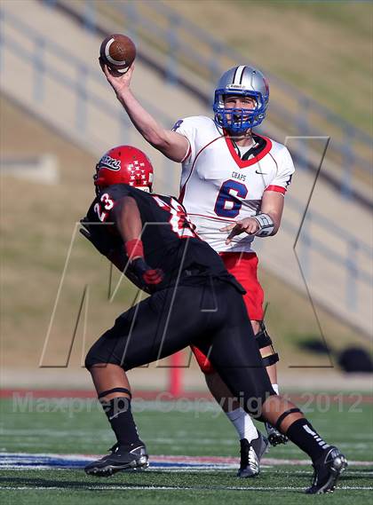 Thumbnail 2 in Cedar Hill vs. Westlake (UIL 5A Division 2 Semifinal Playoff) photogallery.