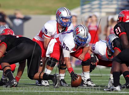 Thumbnail 2 in Cedar Hill vs. Westlake (UIL 5A Division 2 Semifinal Playoff) photogallery.