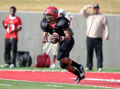 Thumbnail 1 in Cedar Hill vs. Westlake (UIL 5A Division 2 Semifinal Playoff) photogallery.