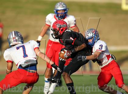 Thumbnail 2 in Cedar Hill vs. Westlake (UIL 5A Division 2 Semifinal Playoff) photogallery.