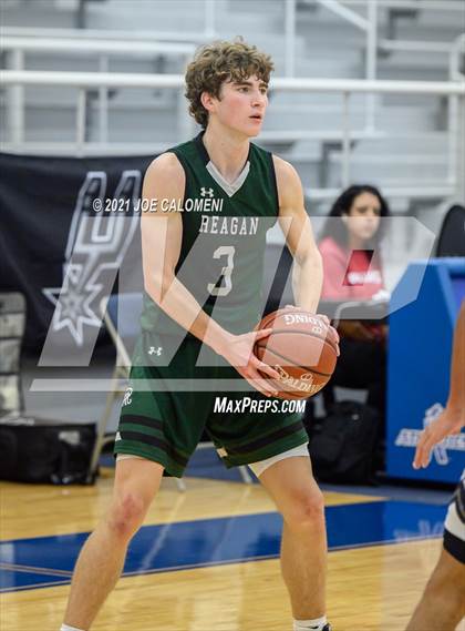 Thumbnail 3 in Reagan [Ronald] vs Boerne-Champion (Spurs High School Showcase) photogallery.