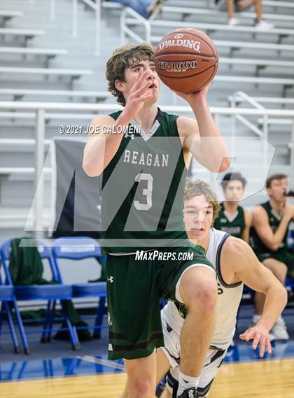 Thumbnail 2 in Reagan [Ronald] vs Boerne-Champion (Spurs High School Showcase) photogallery.