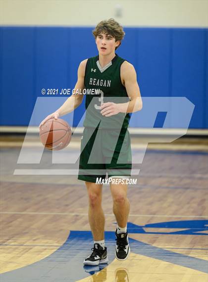 Thumbnail 2 in Reagan [Ronald] vs Boerne-Champion (Spurs High School Showcase) photogallery.
