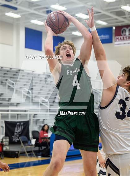 Thumbnail 2 in Reagan [Ronald] vs Boerne-Champion (Spurs High School Showcase) photogallery.