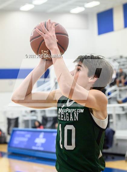 Thumbnail 1 in Reagan [Ronald] vs Boerne-Champion (Spurs High School Showcase) photogallery.