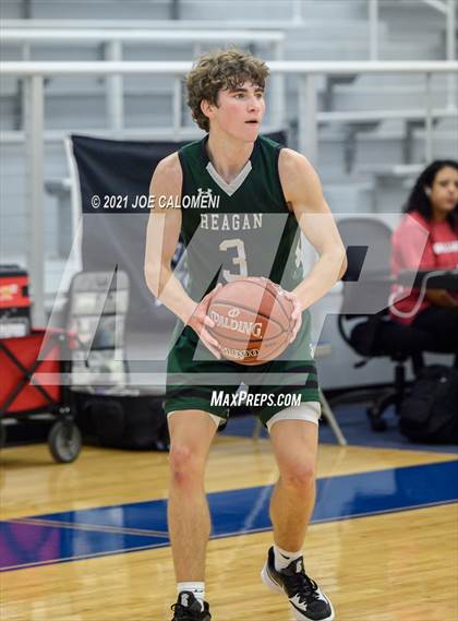 Thumbnail 2 in Reagan [Ronald] vs Boerne-Champion (Spurs High School Showcase) photogallery.