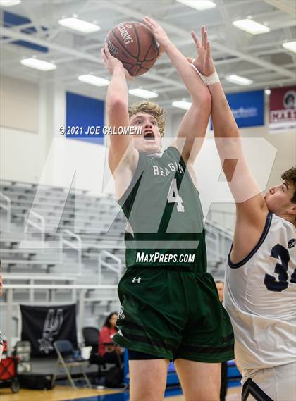 Thumbnail 3 in Reagan [Ronald] vs Boerne-Champion (Spurs High School Showcase) photogallery.