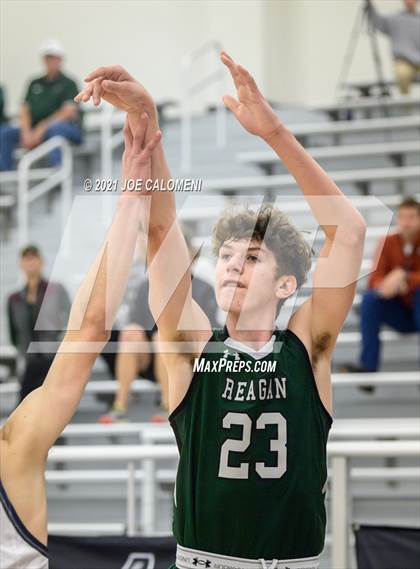 Thumbnail 3 in Reagan [Ronald] vs Boerne-Champion (Spurs High School Showcase) photogallery.