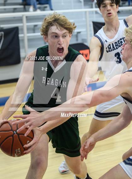 Thumbnail 3 in Reagan [Ronald] vs Boerne-Champion (Spurs High School Showcase) photogallery.
