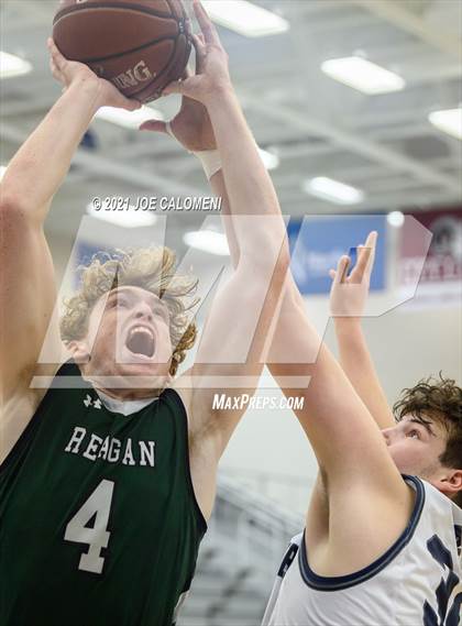 Thumbnail 1 in Reagan [Ronald] vs Boerne-Champion (Spurs High School Showcase) photogallery.