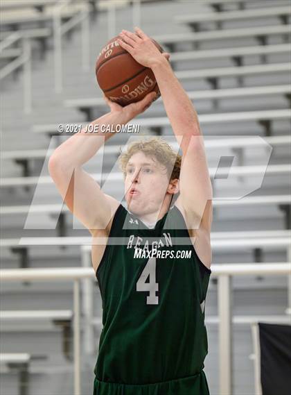 Thumbnail 3 in Reagan [Ronald] vs Boerne-Champion (Spurs High School Showcase) photogallery.