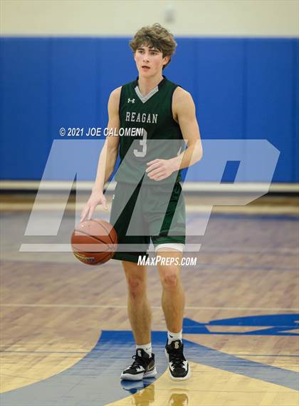 Thumbnail 3 in Reagan [Ronald] vs Boerne-Champion (Spurs High School Showcase) photogallery.