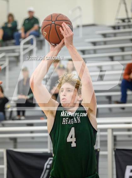 Thumbnail 3 in Reagan [Ronald] vs Boerne-Champion (Spurs High School Showcase) photogallery.